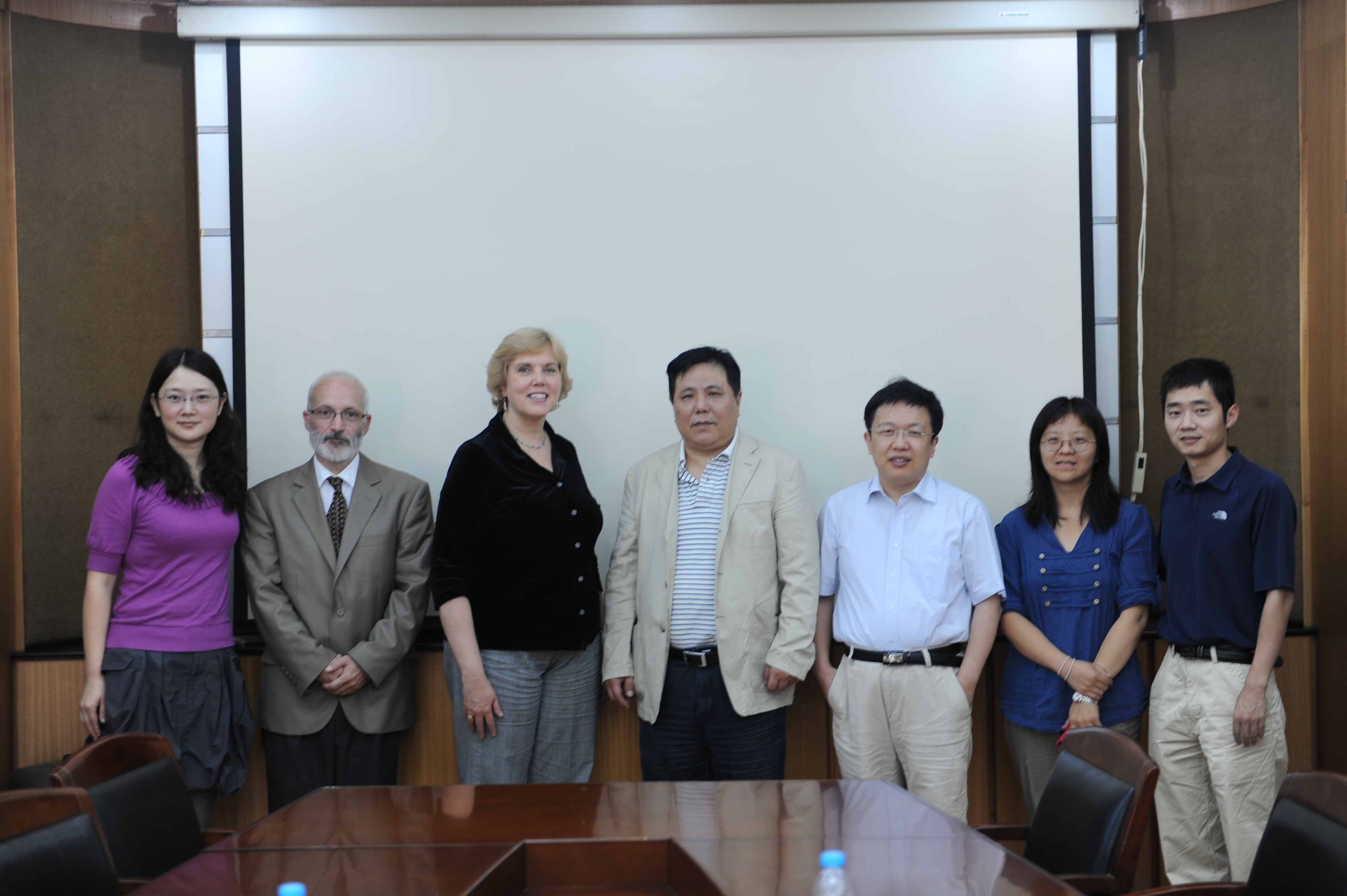 美国著名跨文化传播学家德波拉•蔡访问海角视频
并做学术演讲