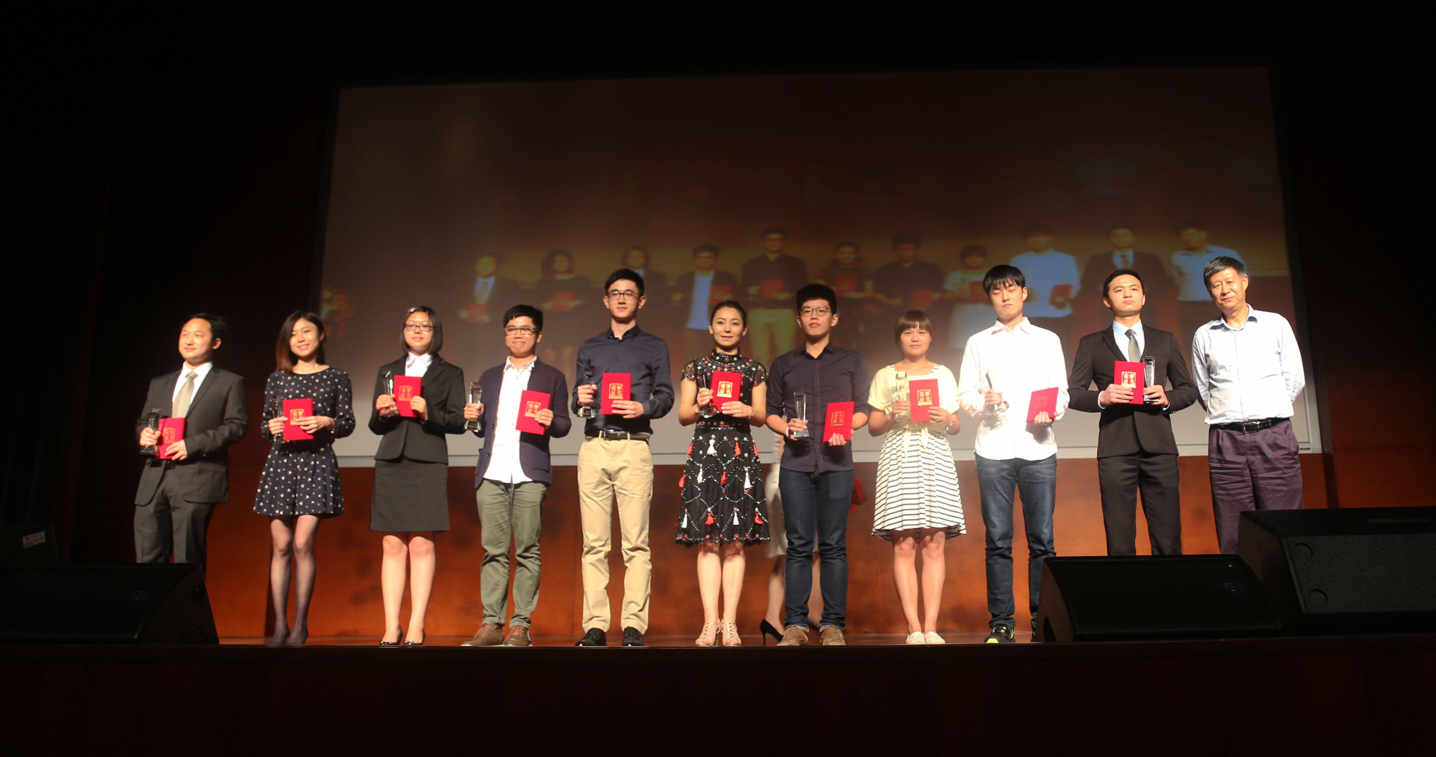 海角视频
研究生张可儒荣膺2014年度“十大珞珈风云学子”称号