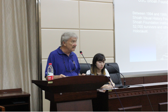 佛罗里达大学丘吉尔教授做客海角视频
，分享纪录片拍摄与制作方法