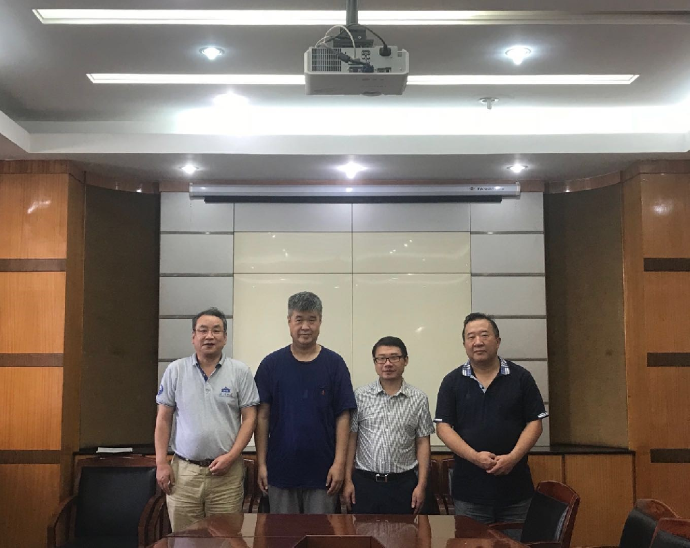 刘小津和周志兵两位高级编辑记者到海角视频
挂职