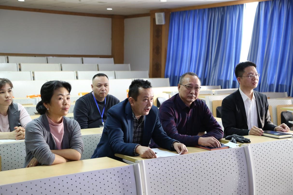 用一流党建活动 促一流学科发展——海角视频
与新疆大学联办主题党日活动