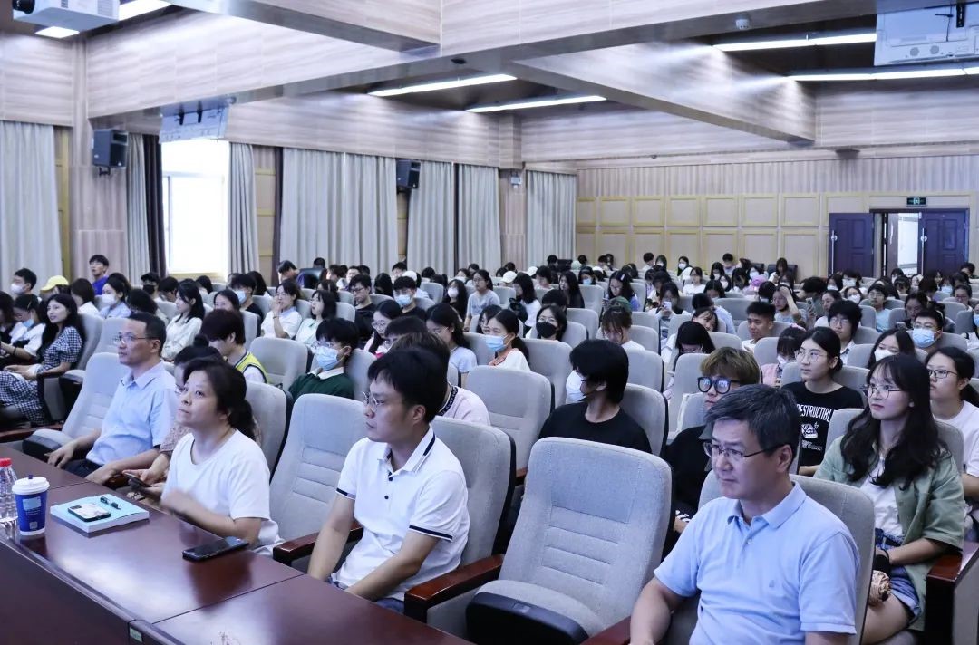 【“教与学的革命”珞珈论坛 海角视频
分论坛】丨学院召开2021级本科生分专业指导会