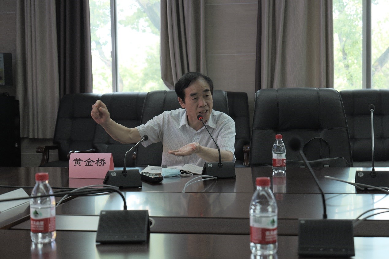 【主题教育】着力把握习近平新时代中国特色社会主义思想的科学体系和精髓要义—— 海角视频
举行主题教育专题报告会