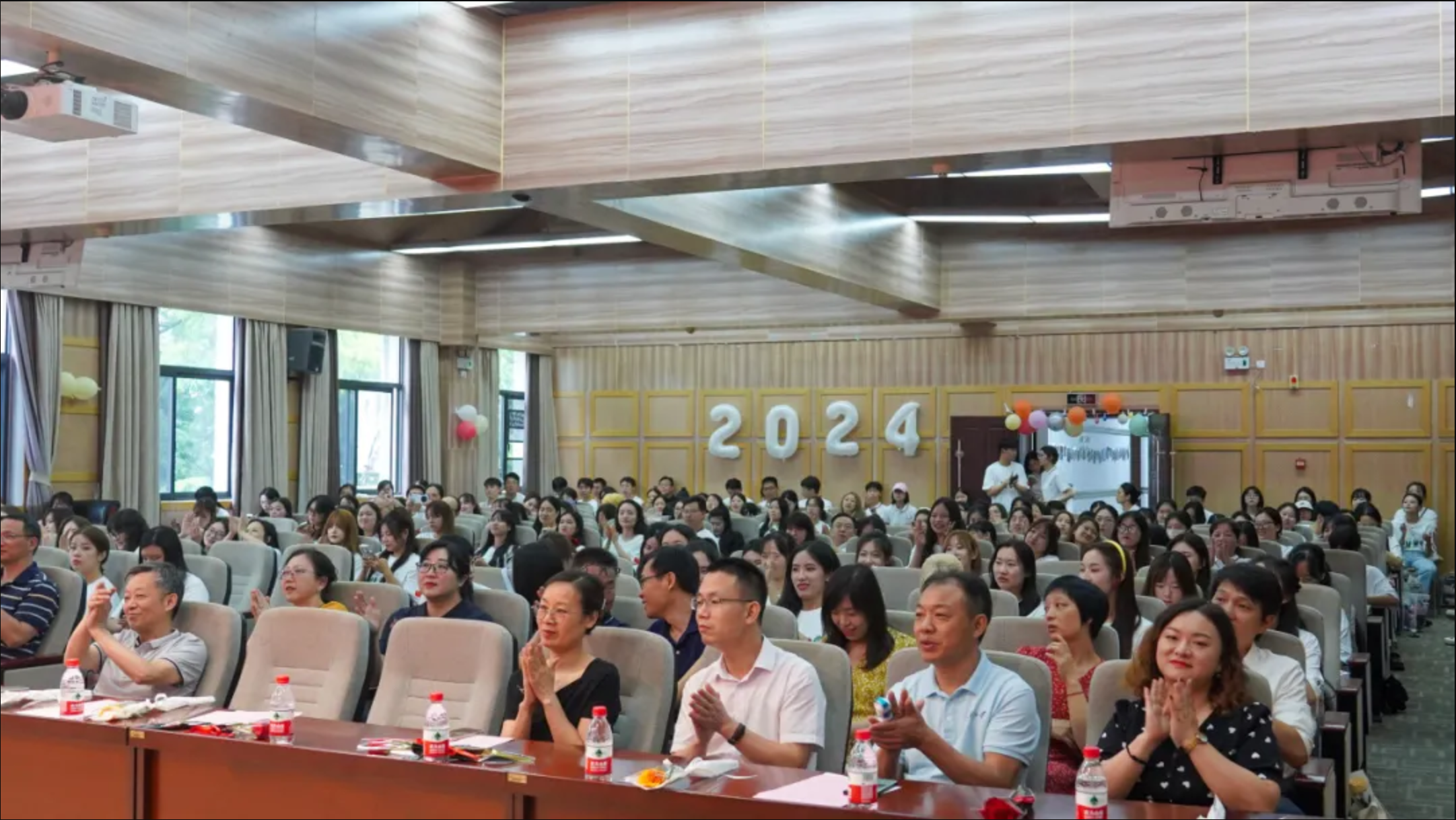 毕业季 |  海角视频
2024届毕业仪式隆重举行