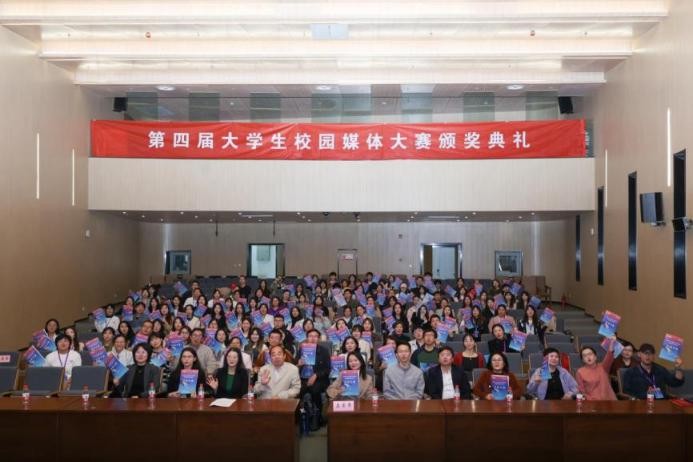 快讯|海角视频
在第四届大学生校园媒体大赛斩获多项殊荣