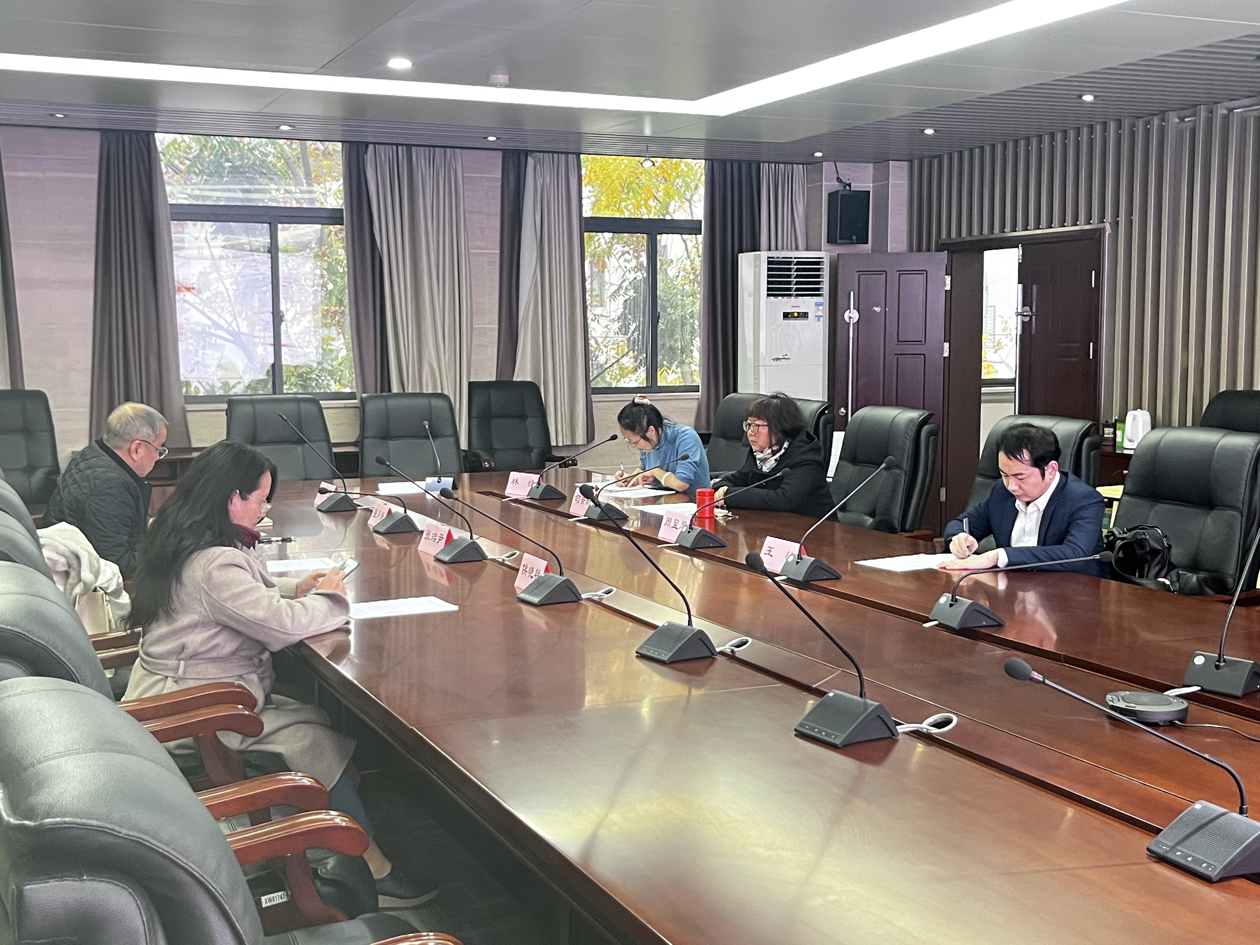 “学习党的二十届三中全会精神 深化新闻传播领域教育改革”--新疆大学新闻学系党支部与 海角视频
新闻学系党支部举行联学共建活动