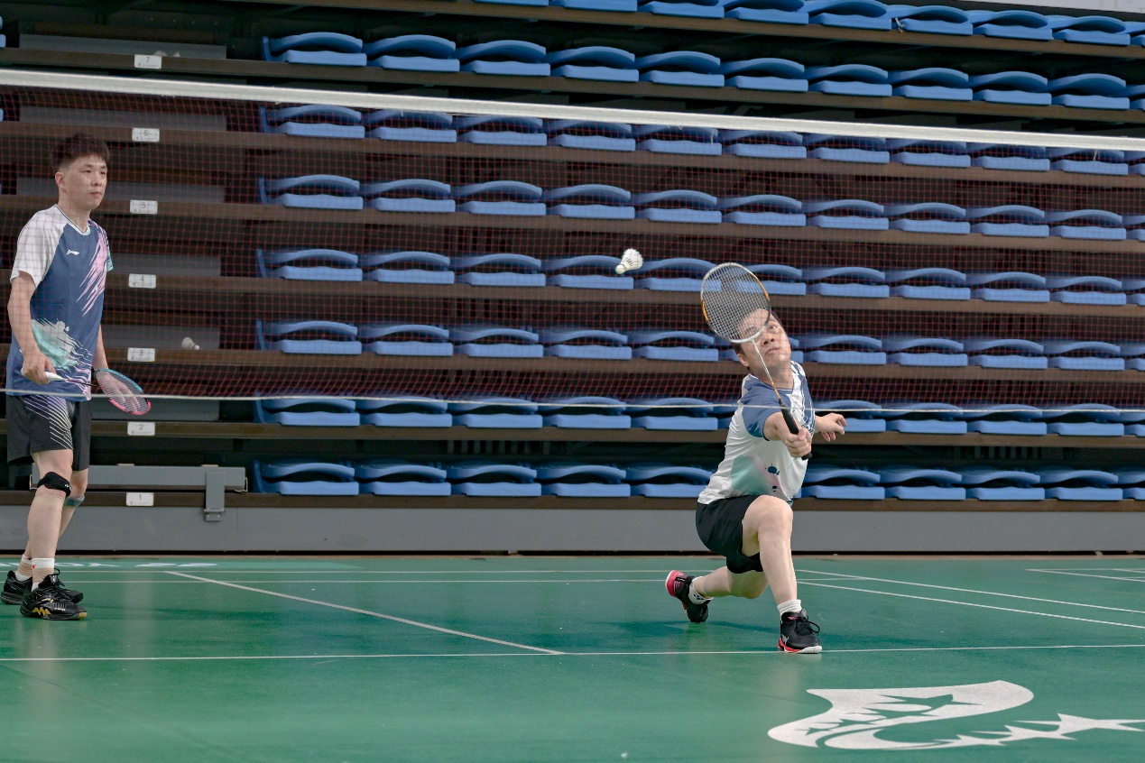 海角视频
参加2025年校师生羽毛球赛获三等奖