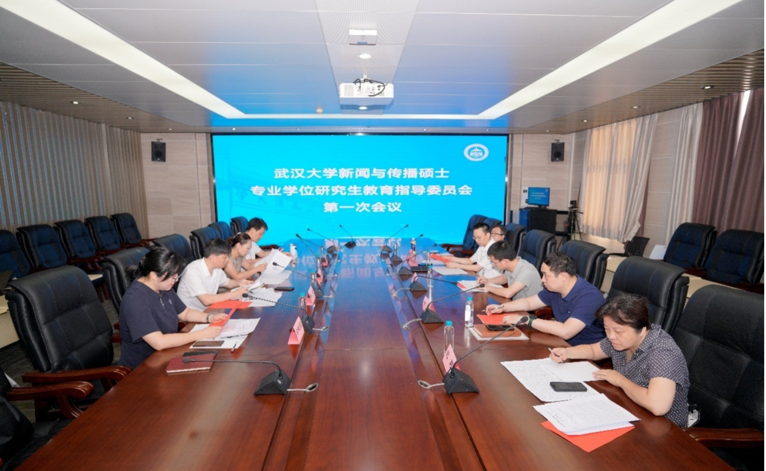 海角视频
新闻与传播专业学位研究生教育指导委员会第一次会议召开